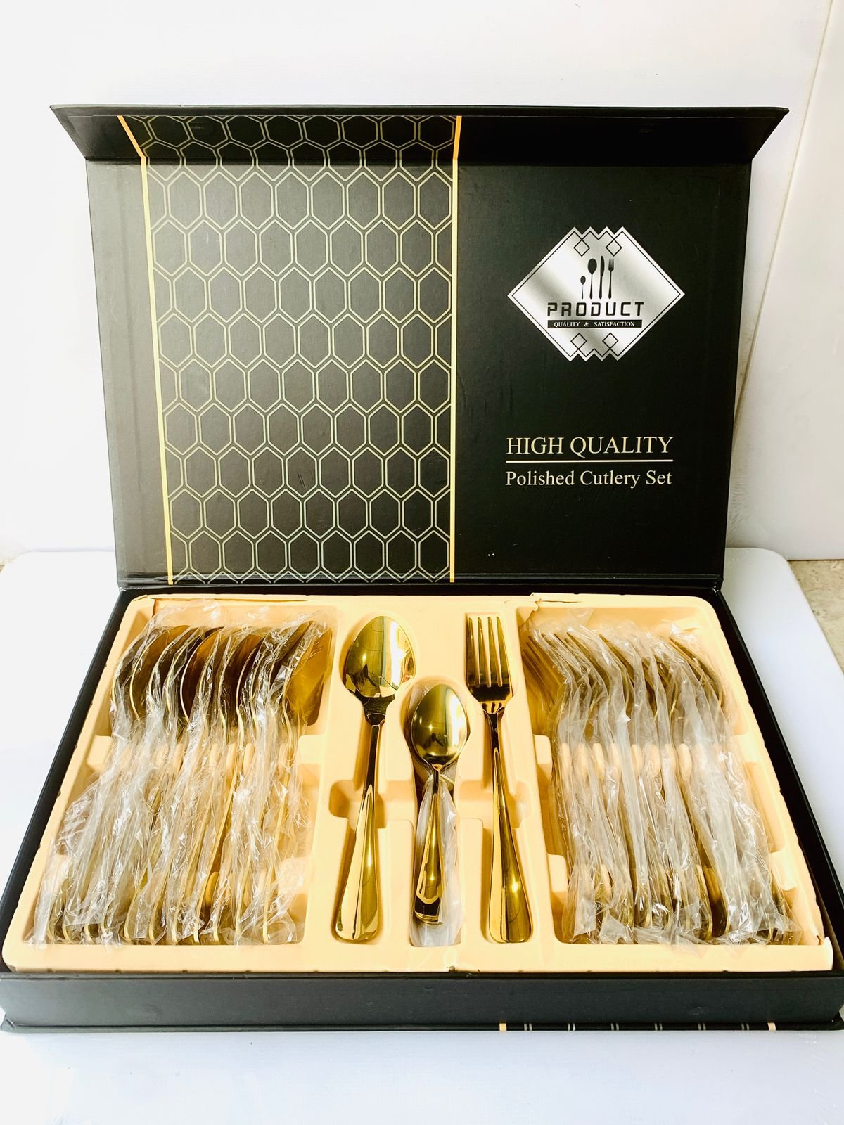 31dd4bda-faca-4d66-a0f0-32a3cdfd57c6 Imported cutlary set - Image 1