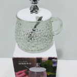 Handle Cup with a lid and spoon.